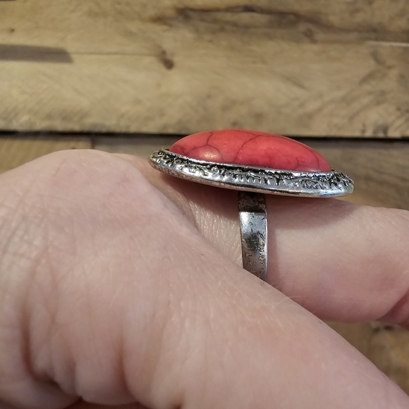 Faux red turquoise oval ring antique silvertone setting in size 9-1/2 - Picture 4 of 12